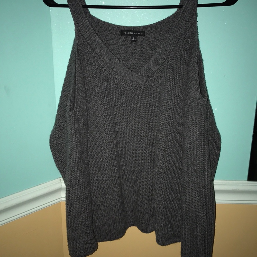 grey long sleeve cut out shoulder sweater